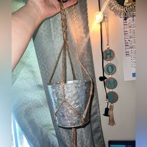 Plant hanger with metal pot